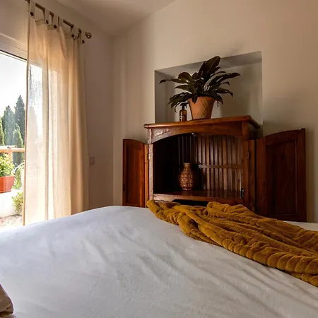 Farm Olive, Casa Bougainvillea Apartament