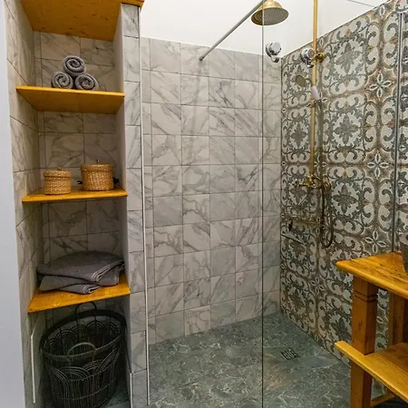 Farm Olive, Casa Bougainvillea Apartman *